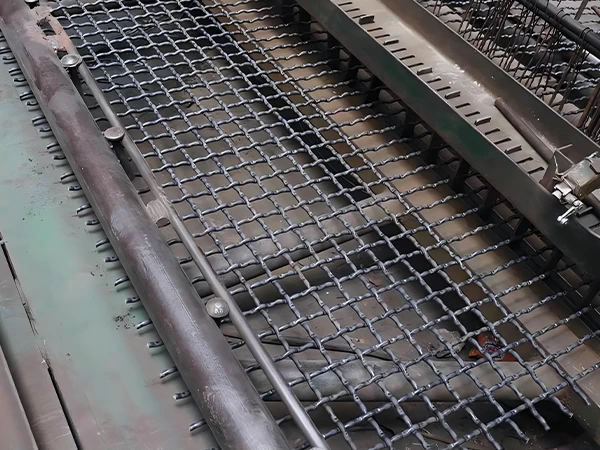 Crimped wire mesh for mining uses