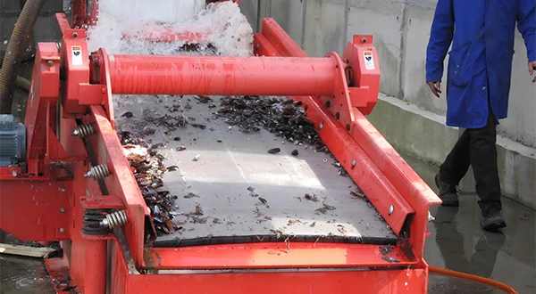 A shale shaker screen is working for separation.