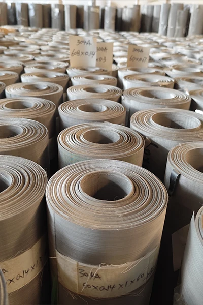 Many woven mesh rolls are placed in the warehouse.